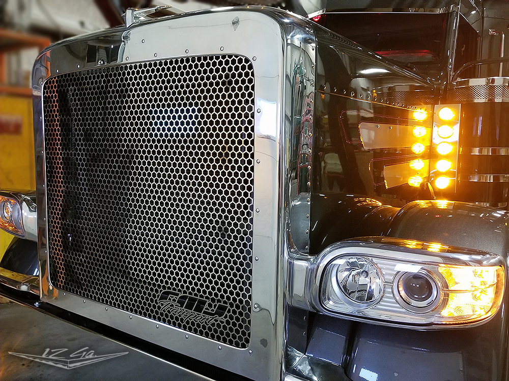 OUTLAW CUSTOMS KENWORTH W900A STAINLESS GRILLE SURROUND W/ GRILLE BARS KG0260A-S 
